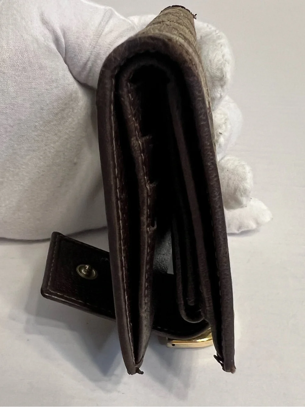 Gucci Abbey D-Ring Compact Wallet